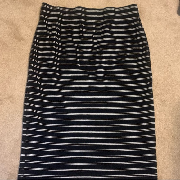Dresses & Skirts - Size M, White House Black Market pencil skirt